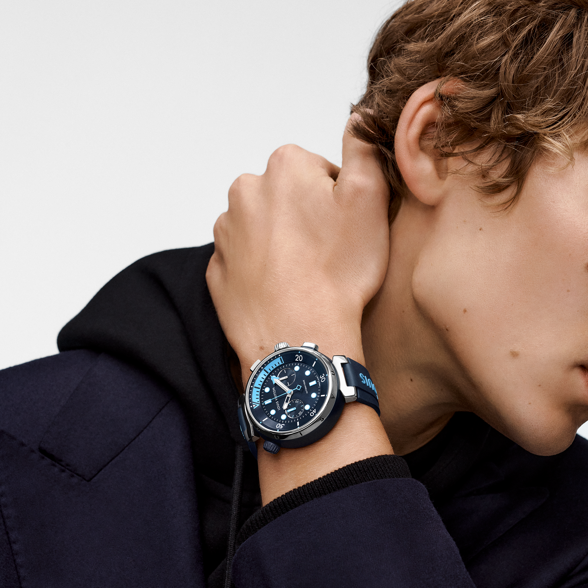 Todos los relojes } Reloj Tambour Street Diver Chronograph, automático, 46 mm, en acero | Louis Vuitton ® (Ampliar producto)